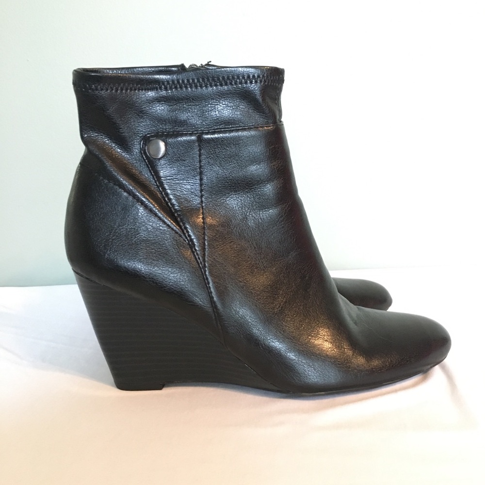 Like new Bandalino wedge booties